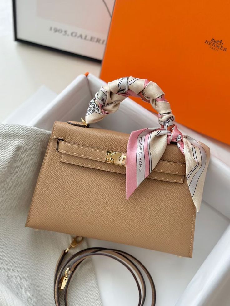 30 Years of Handcrafting Luxury Leather Bags — Direct from Our Certified Factory